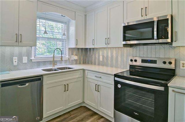 6428 Paradise Point Road, Flowery Branch, GA 30542