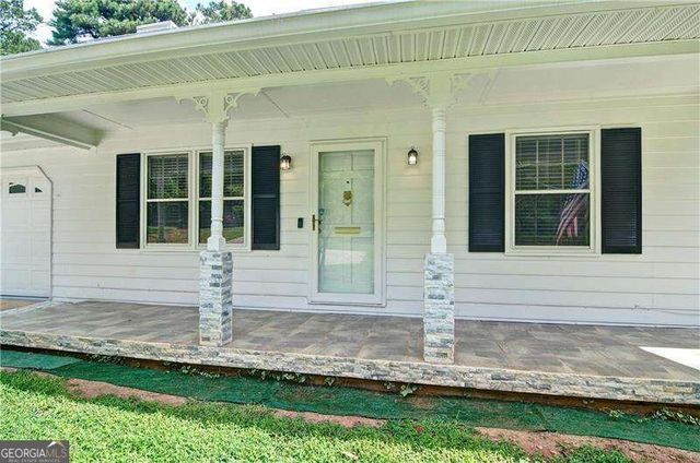 6428 Paradise Point Road, Flowery Branch, GA 30542