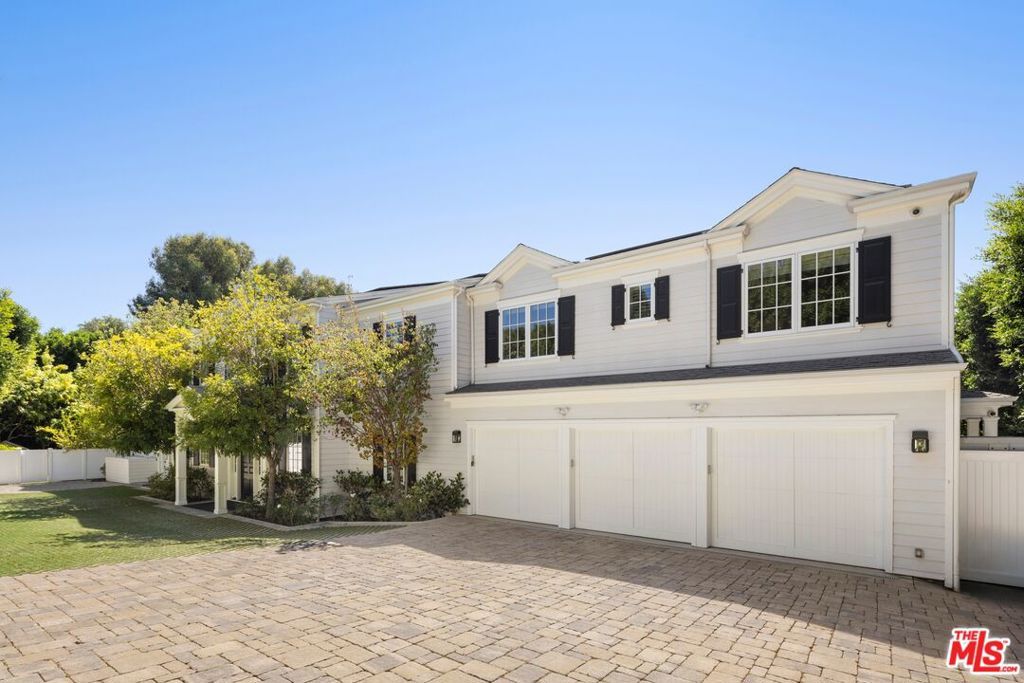 Image 2 of property listing at 491 N Tigertail Road, Los Angeles, CA 90049