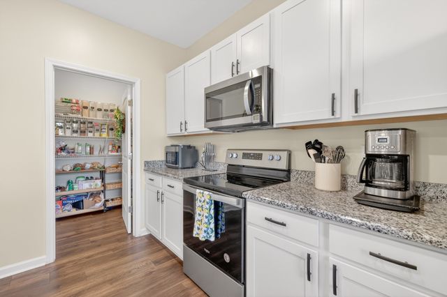 2200 Stonemeade Dr, Spring Hill, TN 37174