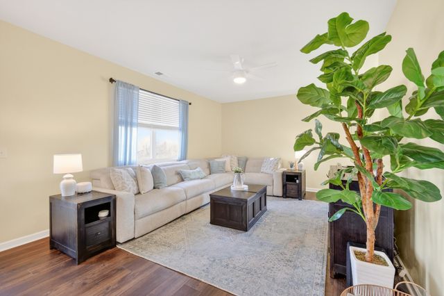 2200 Stonemeade Dr, Spring Hill, TN 37174