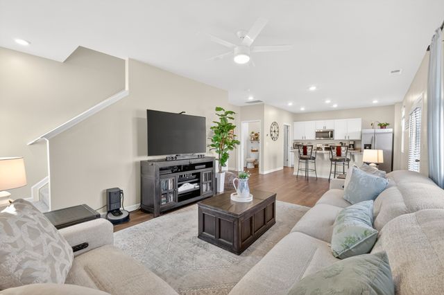 2200 Stonemeade Dr, Spring Hill, TN 37174