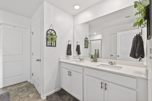 2200 Stonemeade Dr, Spring Hill, TN 37174