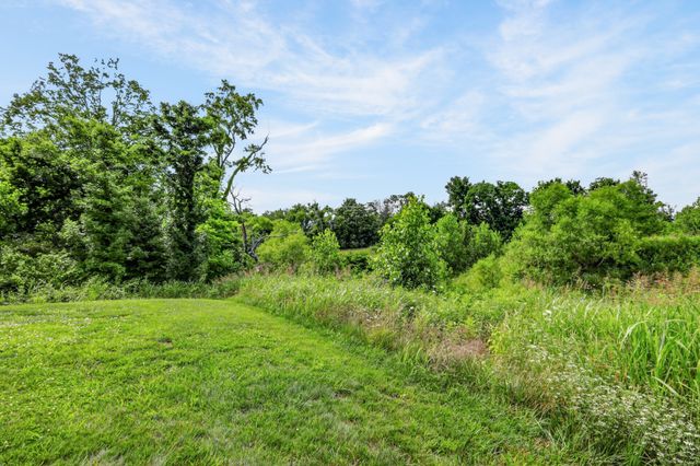 2200 Stonemeade Dr, Spring Hill, TN 37174