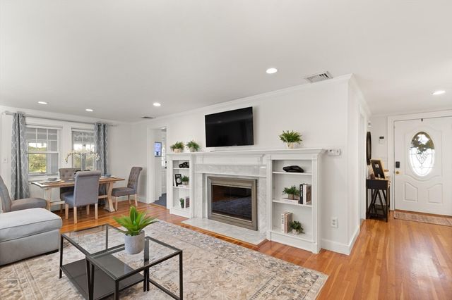 40 Friend Street, Wakefield, MA 01880