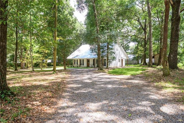 10835 Longview Drive S, Grand Bay, AL 36541