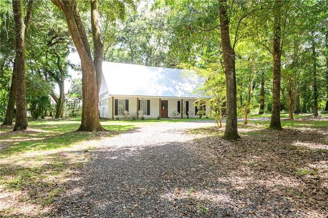 10835 Longview Drive S, Grand Bay, AL 36541