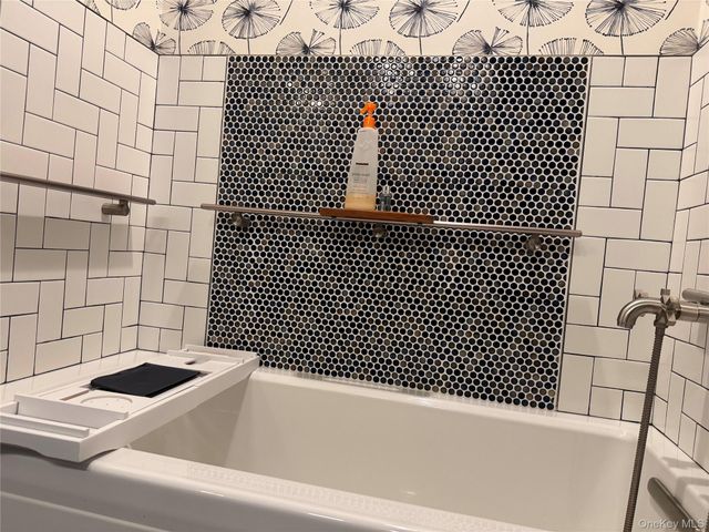 910 Altessa Boulevard, Melville, NY 11747