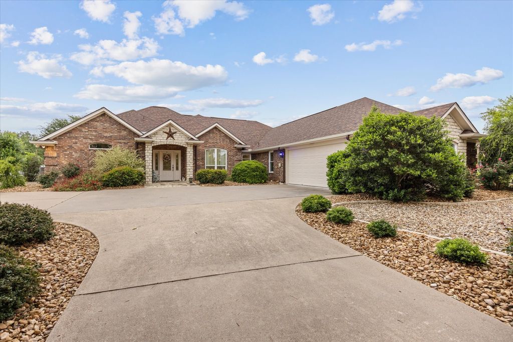2102 Wood Duck Lane, Granbury, TX 76049