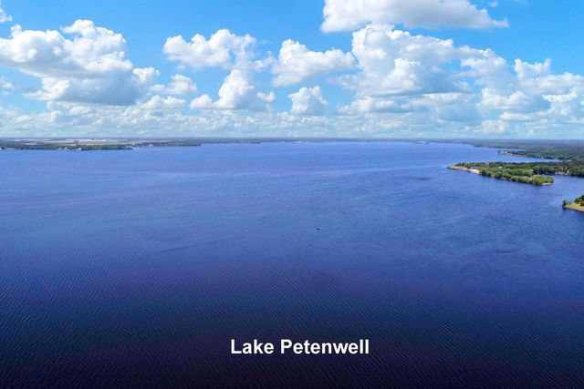 1172 Arrowhead Trail, Nekoosa, WI 54457