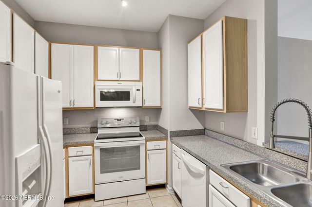 8601 BEACH Boulevard 403, Jacksonville, FL 32216