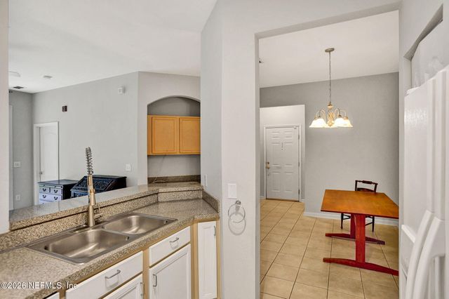 8601 BEACH Boulevard 403, Jacksonville, FL 32216