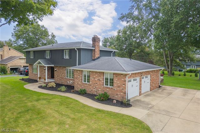 1424 Stonington Road NW, North Canton, OH 44720