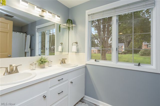 1424 Stonington Road NW, North Canton, OH 44720