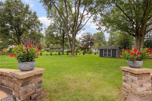 1424 Stonington Road NW, North Canton, OH 44720