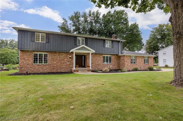 1424 Stonington Road NW, North Canton, OH 44720