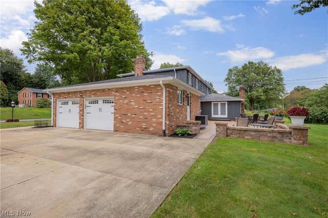 1424 Stonington Road NW, North Canton, OH 44720