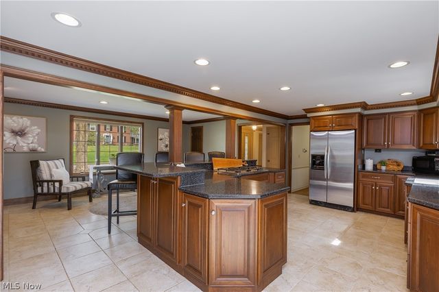 1424 Stonington Road NW, North Canton, OH 44720