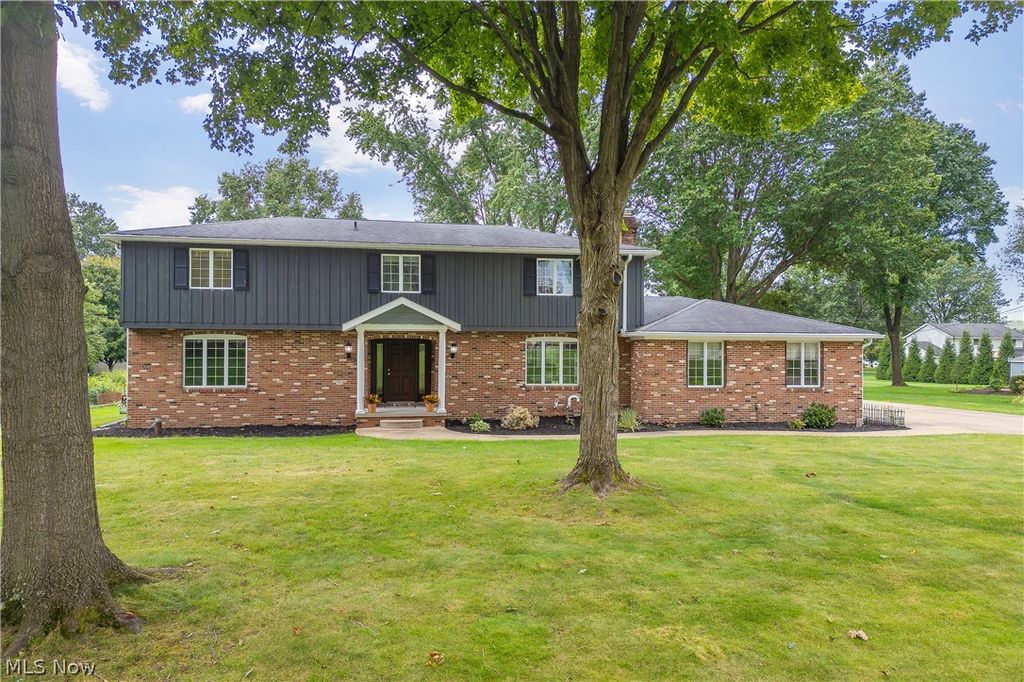 1424 Stonington Road NW, North Canton, OH 44720