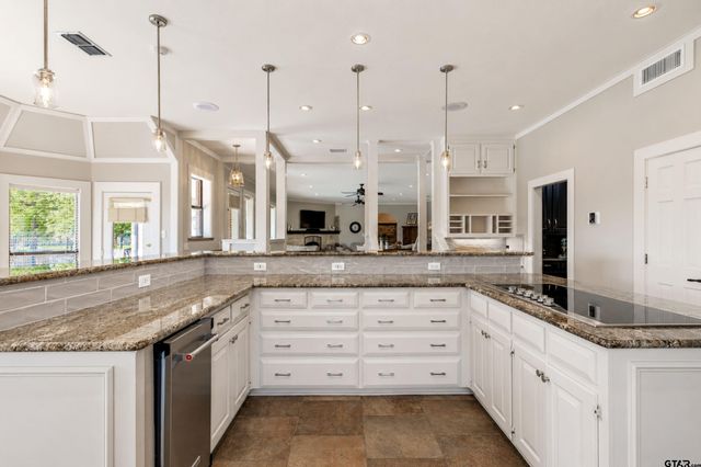 6500 Hollytree Circle, Tyler, TX 75703