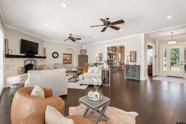 6500 Hollytree Circle, Tyler, TX 75703
