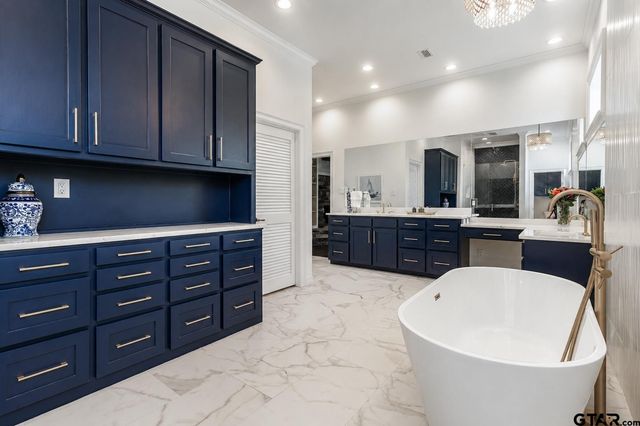 6500 Hollytree Circle, Tyler, TX 75703