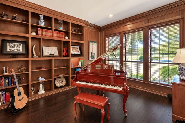 6500 Hollytree Circle, Tyler, TX 75703