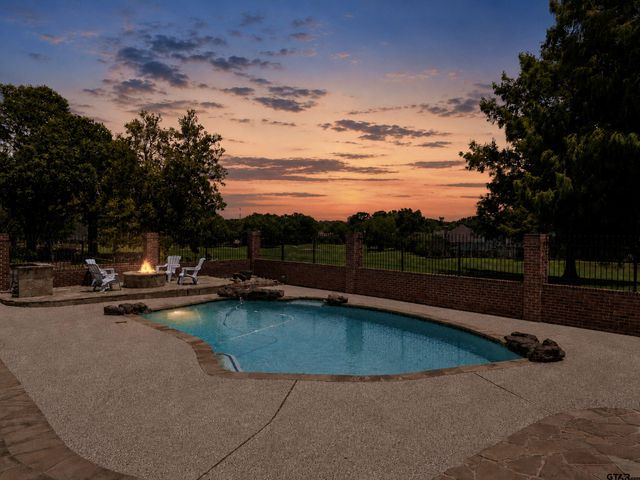 6500 Hollytree Circle, Tyler, TX 75703