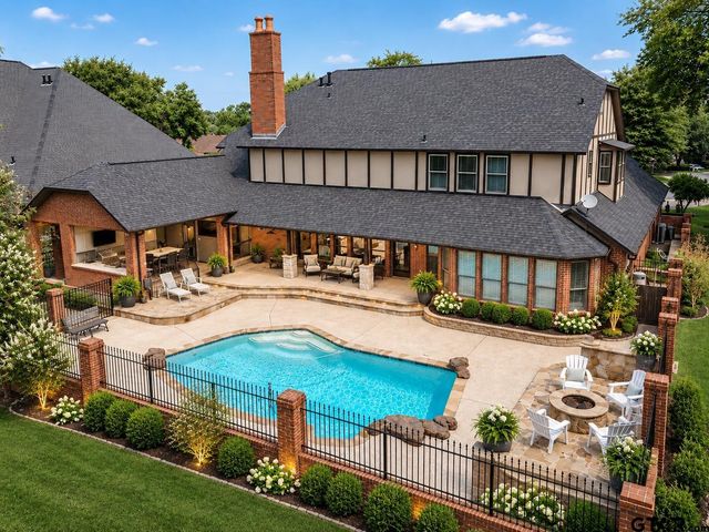 6500 Hollytree Circle, Tyler, TX 75703