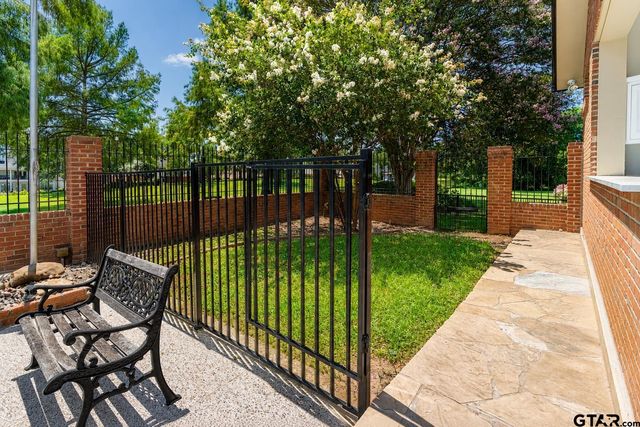 6500 Hollytree Circle, Tyler, TX 75703