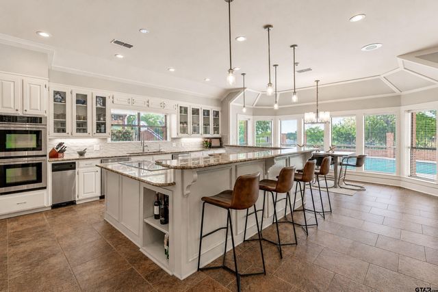 6500 Hollytree Circle, Tyler, TX 75703