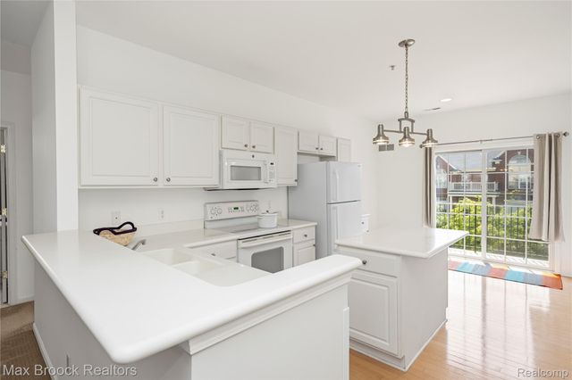 1462 Devon Lane 126, Troy, MI 48084