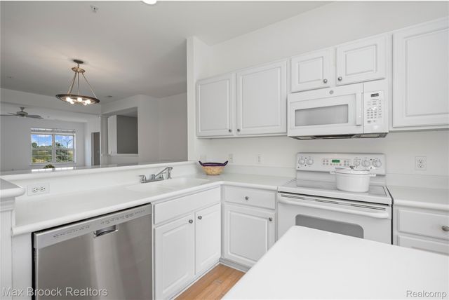 1462 Devon Lane 126, Troy, MI 48084