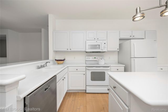 1462 Devon Lane 126, Troy, MI 48084