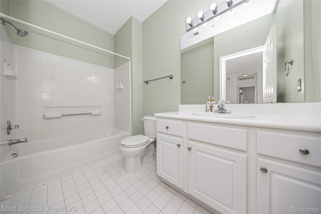 1462 Devon Lane 126, Troy, MI 48084