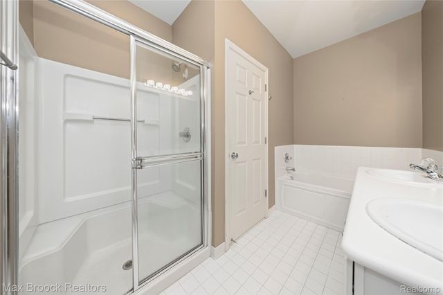 1462 Devon Lane 126, Troy, MI 48084