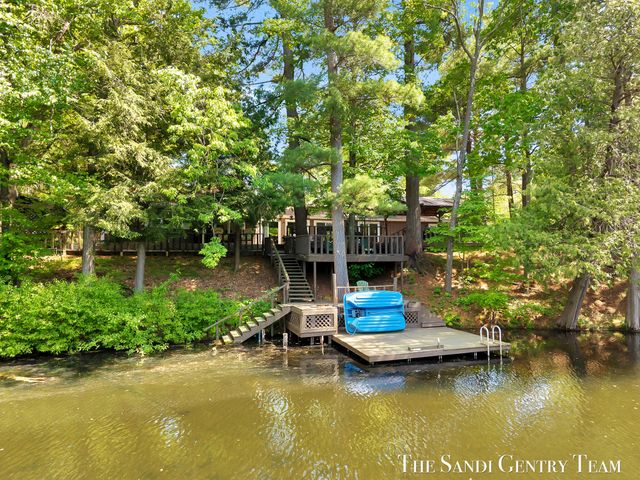 602 Fruitvale Road, Blue Lake Twp, MI 49437