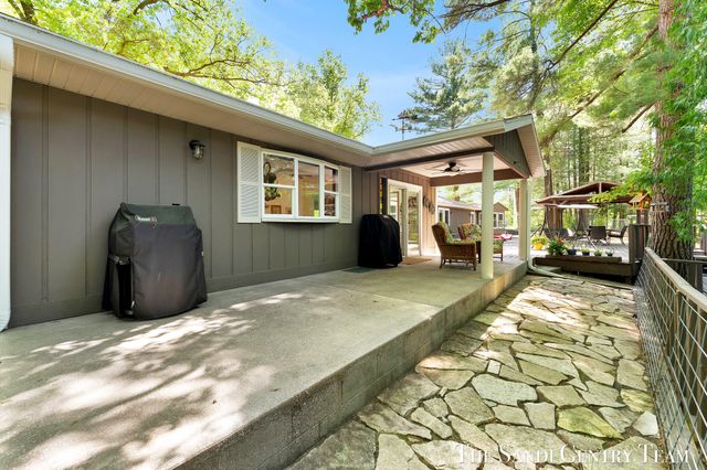 602 Fruitvale Road, Blue Lake Twp, MI 49437