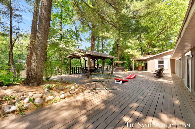 602 Fruitvale Road, Blue Lake Twp, MI 49437