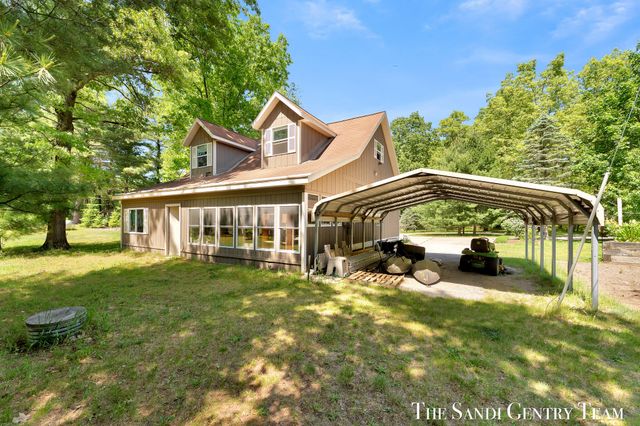 602 Fruitvale Road, Blue Lake Twp, MI 49437