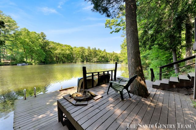 602 Fruitvale Road, Blue Lake Twp, MI 49437