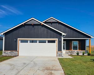 1230 Northridge St, Valley Center, KS 67147