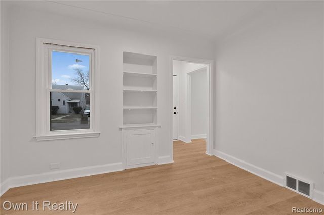 19207 Saint Marys Street, Detroit, MI 48235
