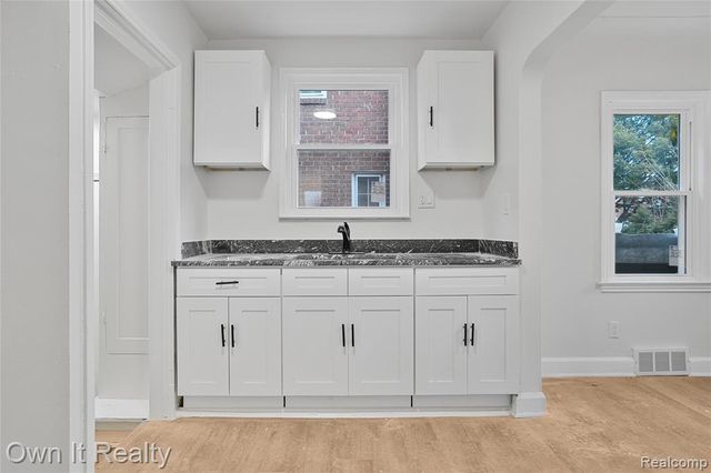 19207 Saint Marys Street, Detroit, MI 48235
