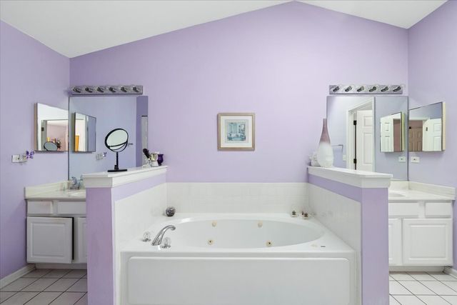 17193 W Cunningham Court, Libertyville, IL 60048
