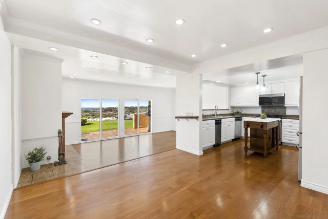 4460 Caminito Fuente, San Diego, CA 92116