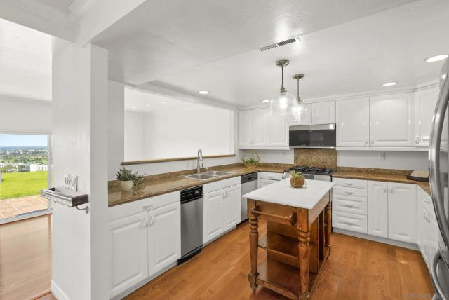 4460 Caminito Fuente, San Diego, CA 92116