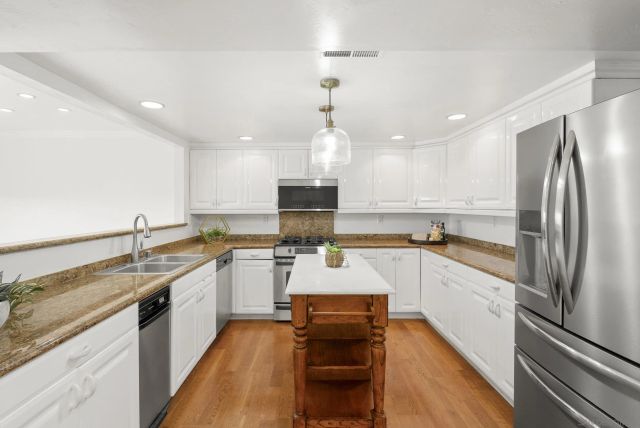 4460 Caminito Fuente, San Diego, CA 92116