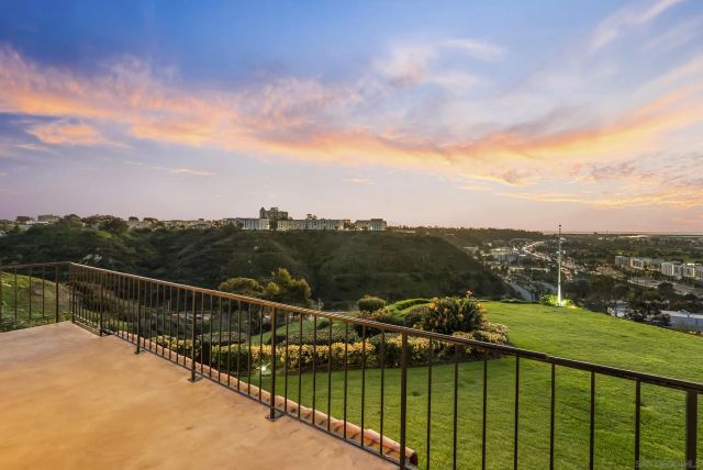 4460 Caminito Fuente, San Diego, CA 92116