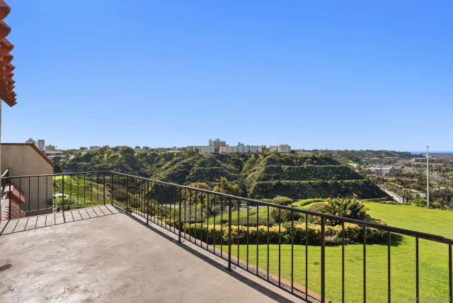 4460 Caminito Fuente, San Diego, CA 92116